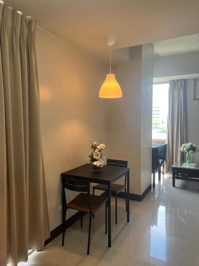 Aparthotel Manhattan Heights Tower D Manila Exterior foto