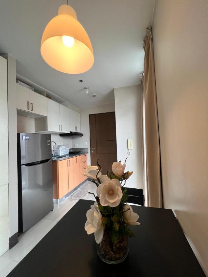 Aparthotel Manhattan Heights Tower D Manila Exterior foto