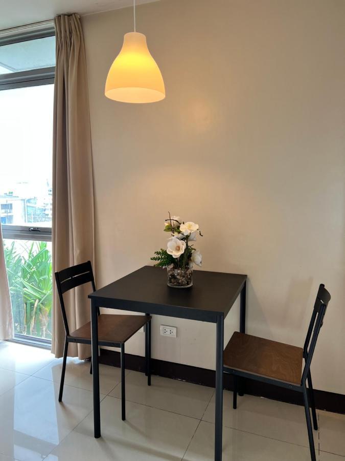 Aparthotel Manhattan Heights Tower D Manila Exterior foto